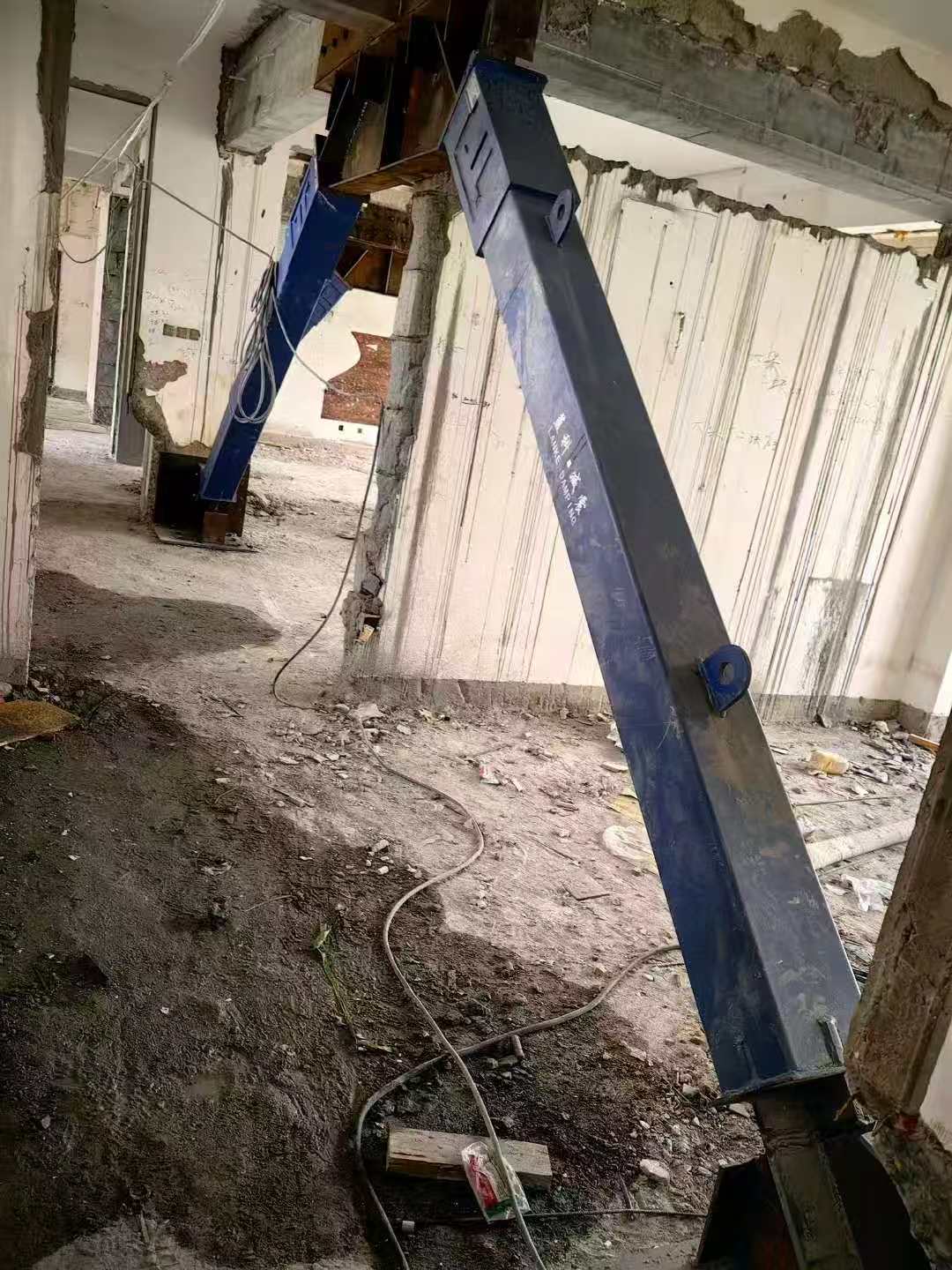 潜江经济开发区柱子粘钢加固施工工艺